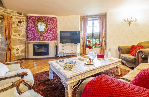 Cerdedo Villa | Villa Pelayo - Six Bedroom Villa, Sleeps 16