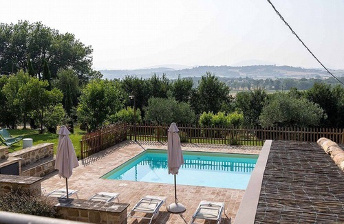 Lidarno Villa | Villa Pietrarosa: A characteristic and welcoming three-story age-old estate made of stone, with Free WI-FI.