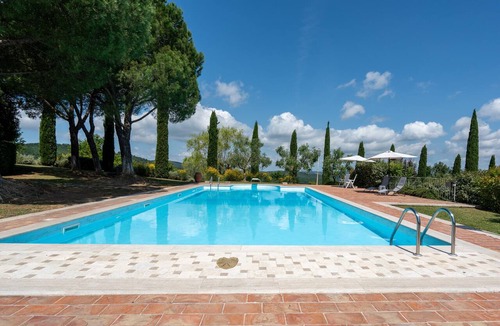 Torrita di Siena Villa | Villa 'Tiberini - Casale Il Pecino' with panoramic Valdichiana view, private pool & Wi-Fi