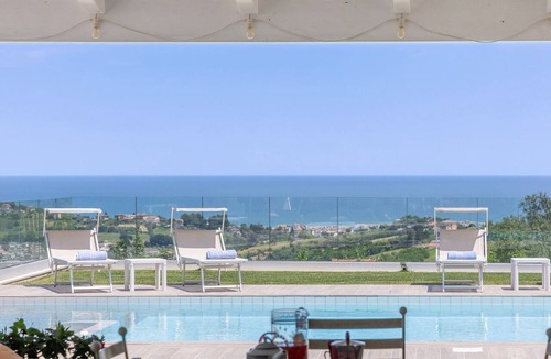 Acquaviva Picena Villa | Villa with a heated pool and sea views, just 10 minutes from the beaches of San Benedetto del Tronto