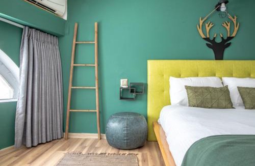Jaffa Apartment | Vintage Duplex Apartment by the Beach/Flea Market District