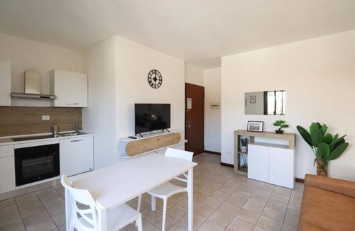 Zona XLV Castel di Guido Apartment | Well connected with city center, civitavecchia port and fiumicino airport