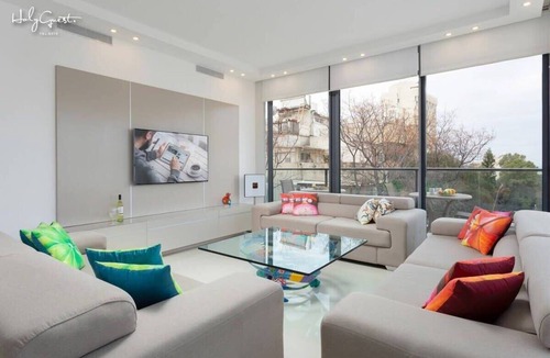 Tel Aviv Apartment | White House 3BR in Gordon Beach by HolyGuest
