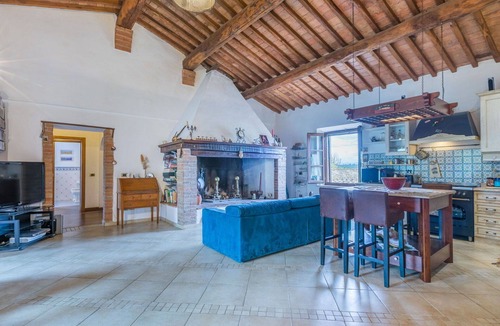 Bollano House | Wonderful villa with WIFI, hot tub, private pool, A/C, TV, patio, pets allowed and panoramic view
