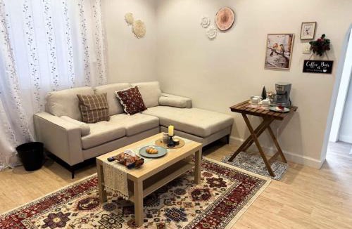 Dammam Apartment | Wooden Cabin 3 Self-Check-In