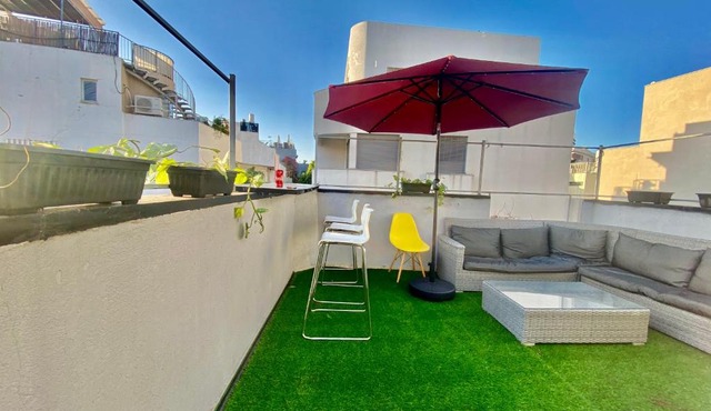 פטנאהוז ליד הים Best location TLV