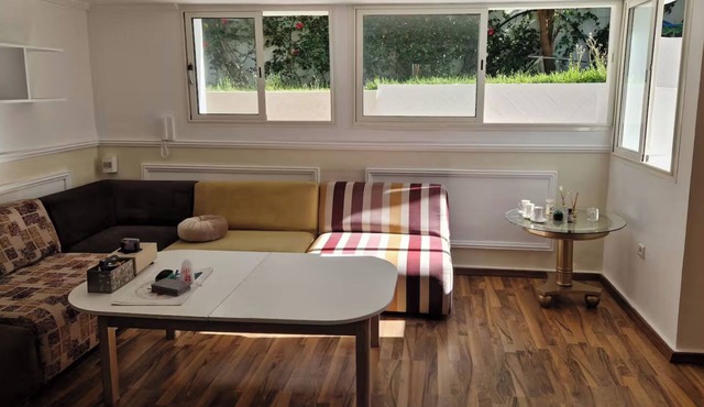 2 Bed Villa, Sleeps 4 - Garden, Wifi, Parking