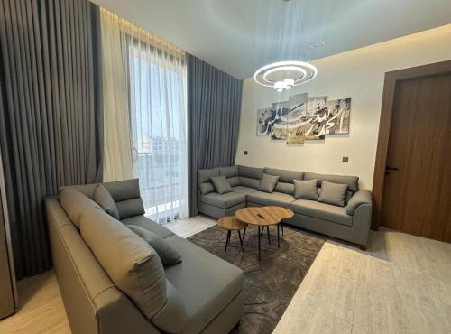 3 غرف شقة راقية قريب البحر مع مدخل ذكي Three Bedrooms High End Smart Access Apartment