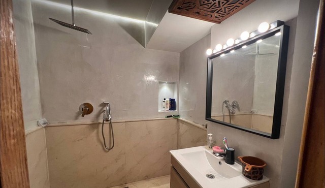 3-bedroom apartment in charming Casablanca with WiFi, AC. Start your adventure