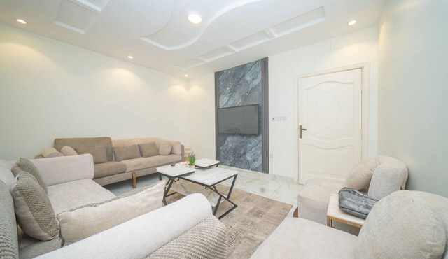 3-BR apart. in Al Marwa/10 Mins away from Airport
