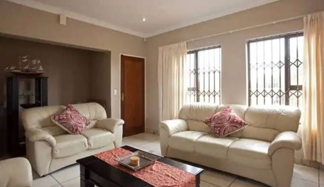 5 bedrooms self catering home just 5 min from the beach!
