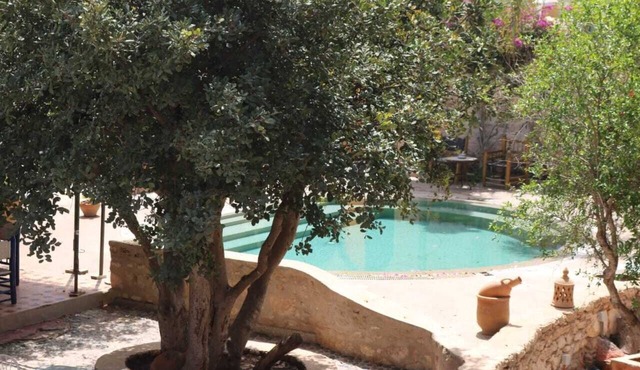 A 5 Minutes de la Ville, 7 Chambres,16 Couchages,piscine, Petit Déjeuner Inclus