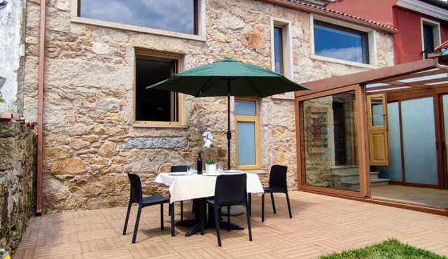 A Casiña de Cabo, is located at the foot of a quiet cove with clean waters. in Cabo de Cruz