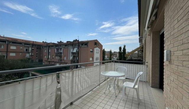 A53 – Ancona, two-bedroom apartment with private parking and air conditioning