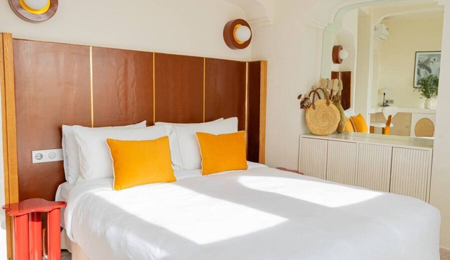Absinthe Guesthouse : Suite With View for 3 Guests - Tingis Suite