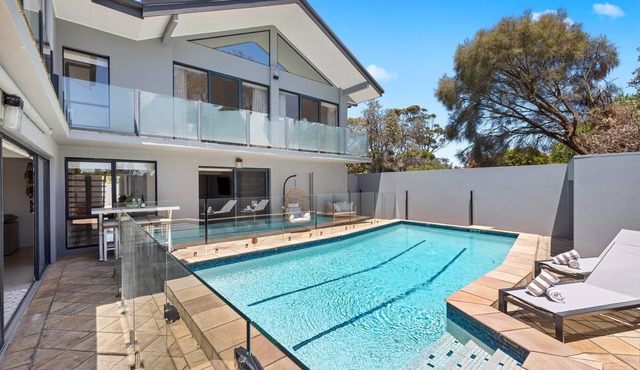 Absolute Beachfront - Luxury Accommodation in Rosebud in Rosebud