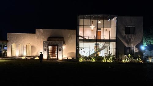 Aiyavi a Luxurious Retreat