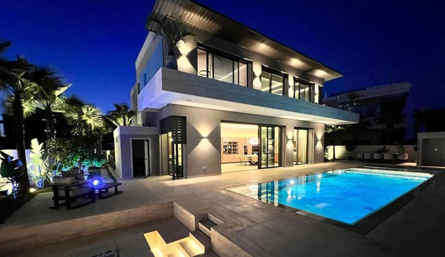 Allure Luxury Villa/ Golf