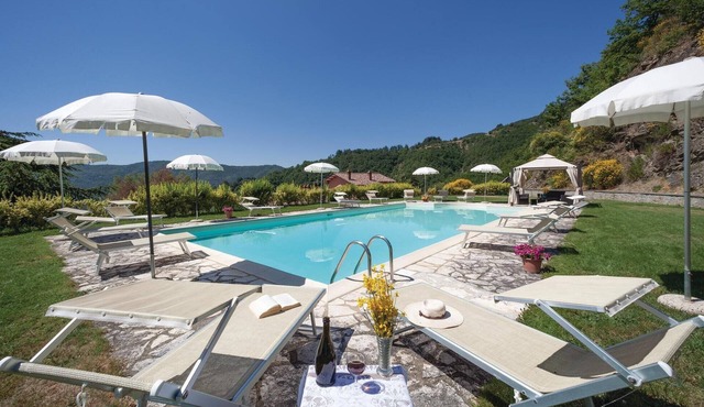 Amazing home in Cortona AR with private swimming pool, can be inside or outside