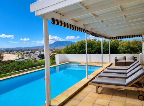 Amazing View Villa, Sleeps 9