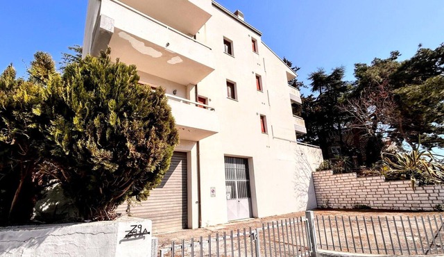Apartment a stone's throw from the sea