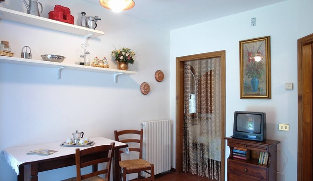 Apartment 'Cotogno - La Cerretola' with Shared Pool, Shared Garden and Wi-Fi in Città della Pieve