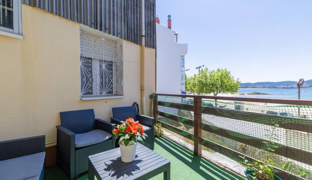 Apartment 'Piso Fon' with Sea Views, Private Terrace and Balcony