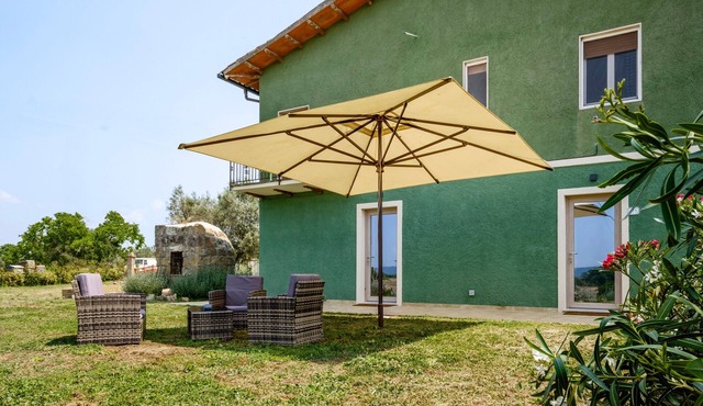 Apartment 'Quercia' with Shared Garden and Air Conditioning in Pitigliano