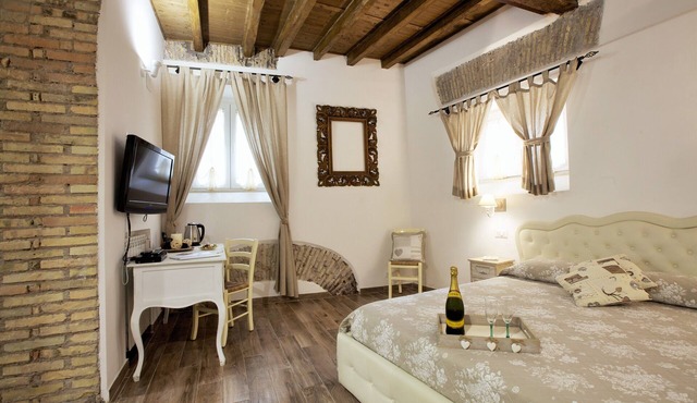 Apartment with separate entrance around the corner from Piazza Navona