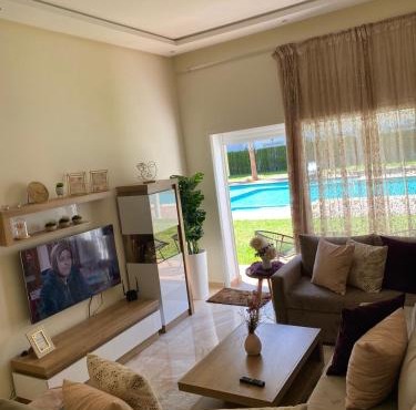 Apparemment de luxe vue piscine
