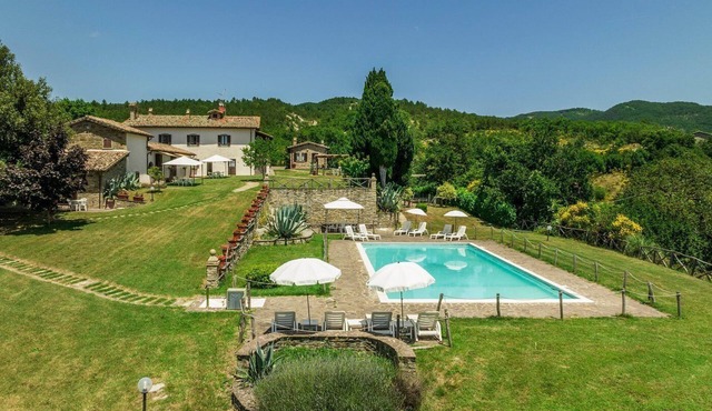 Apt renovated in farmohouse with panoramic pool