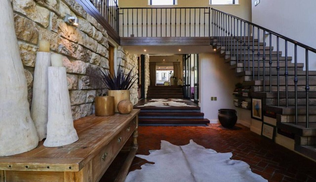 Arc House Villa | Large garden & pool | Kids 10yrs+ in Hermanus