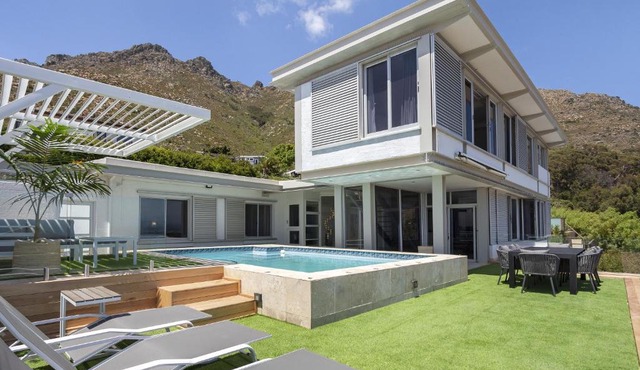 Atlantic Sky Villa in Gordonʼs Bay