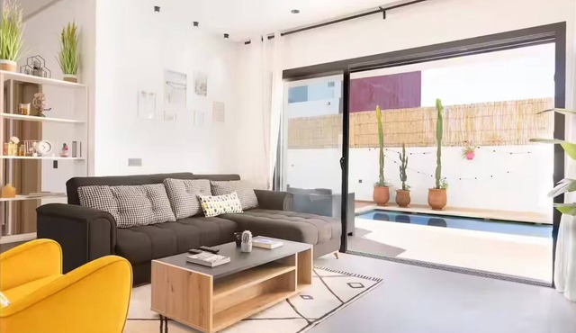 Beach Vibe Villa - Sunny Stay