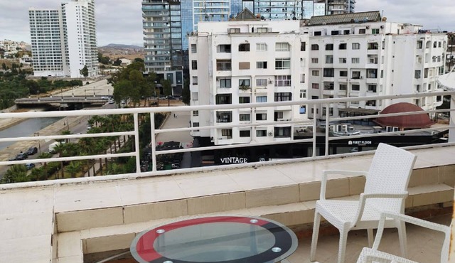 Beautiful apartment with sea view close to all attractions caffes and chic restaurant