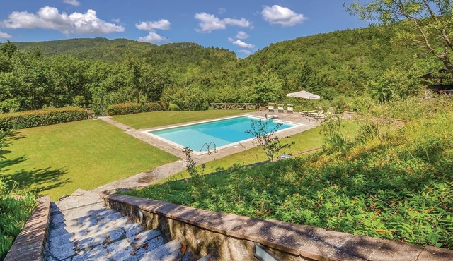 Beautiful home in Cortona (Ar) with outdoor swimming pool