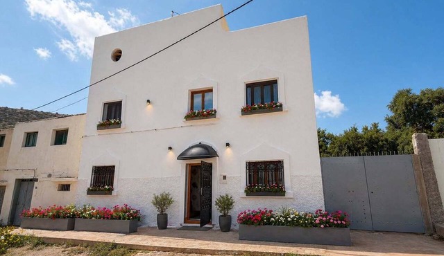 beautiful peaceful retreat with private garden and mountain views