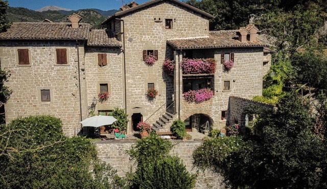 Beautiful villa for 14 people with WIFI, TV and pets allowed, close to Ascoli Piceno
