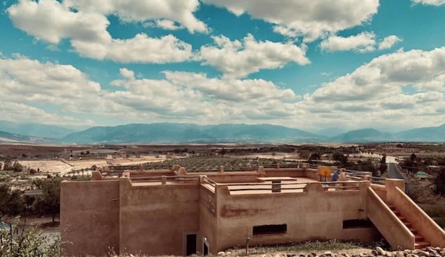 Bed and breakfast in the ports of the Agafay desert. Electric mountain bike tour