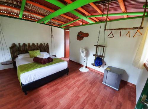 Cabaa Type Glamping - with swimming pool in Risaralda