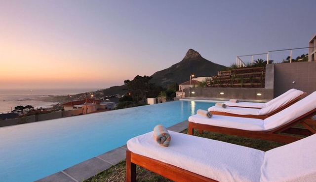 Camps Bay studio apartment - luxurious with stunning sea view