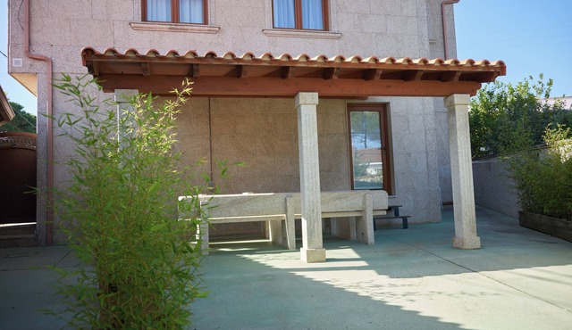 Casa Vistas Mar Ribeira: Porch, Barbecue, and Parking. Beach 3 min. away Families