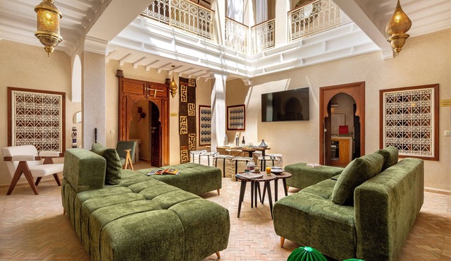 Casbah Amor – Rooftop with Heated Pool + A/C + Housekeeping +Baby & Pet Friendly