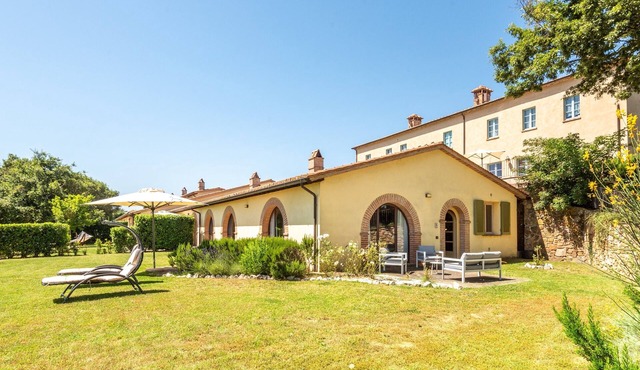 Chalet "Villa Falco" with Shared Pool, Private Terrace & Wi-Fi