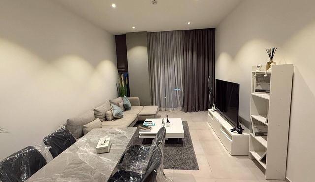 Charming 1BR on high floor in Seef with gym & pool.