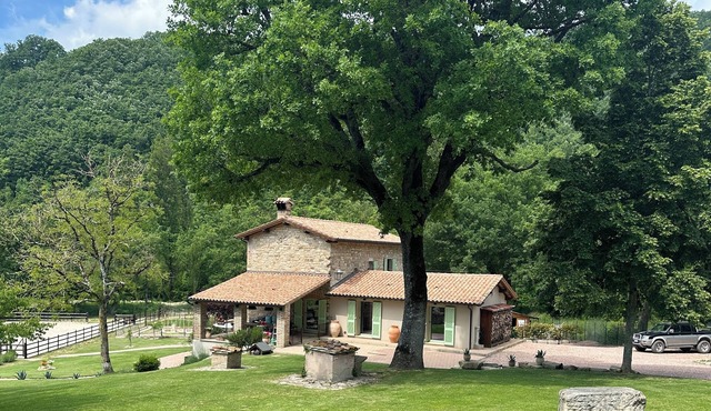 Charming Countryside Stay in Umbria Near Gubbio - Pool, Breakfast & Nature
