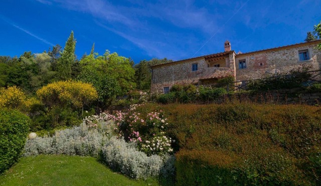 Charming medieval Villa for 21 persons, with private pool near Arezzo, Tuscany