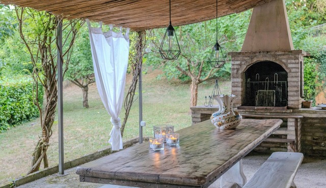 Charming villa overlooking Valfabbrica