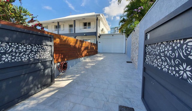 Charming villa ROSAYA Swimming pool and Spa in downtown Saint Pierre! in Saint-Pierre