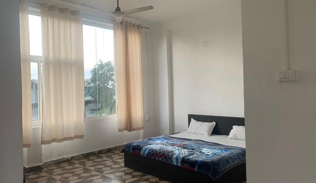 Cheerful cottage accommodating 30+ guests
